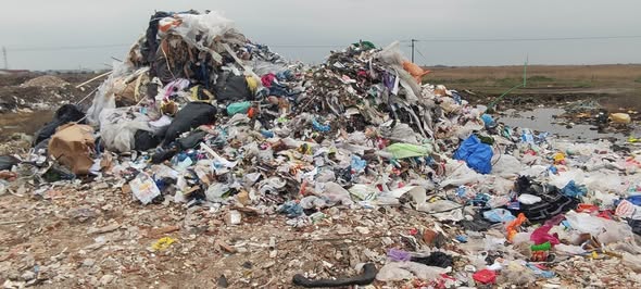 Συλλήψεις για περιβαλλοντική ρύπανση                          Όταν τα μπάζα και τα σκουπίδια γίνονται καθημερινή εικόνα