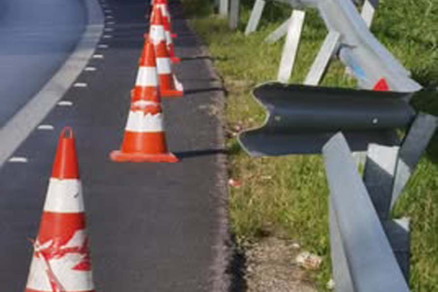 Επικίνδυνες σπασμένες μπάρες Θερμαϊκού