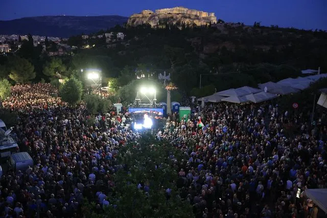 “Γέφυρες” στην Κεντροαριστερά από τον Τσίπρα