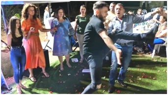 ΠΕΘΕΡΑ: ΤΙ ΚΑΤΑΝΤΙΑ! ΝΑ ΧΟΡΕΨΟΥΝ ΤΣΑΜΙΚΟ;