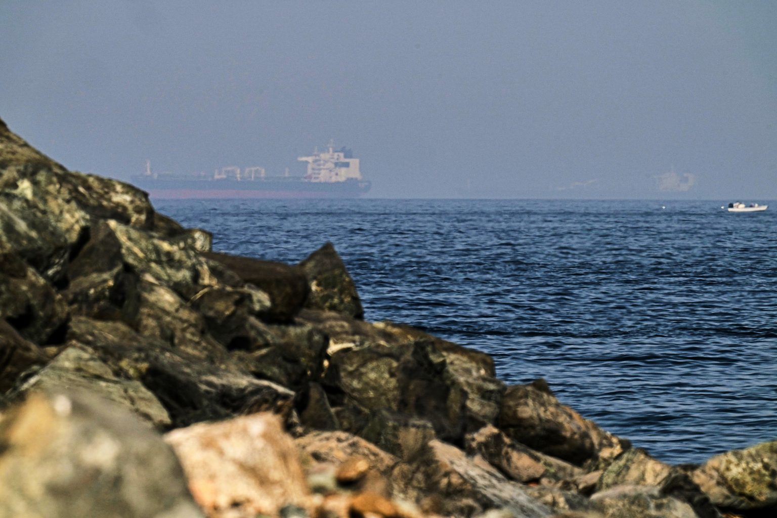 Στο “κόκκινο” η Μέση Ανατολή: Νέες επιθέσεις ΗΠΑ – Ιράν και φόβοι για γενικευμένη ανάφλεξη