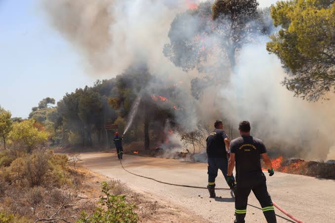 Συναγερμός με δύο φωτιές στη Θεσσαλονίκη