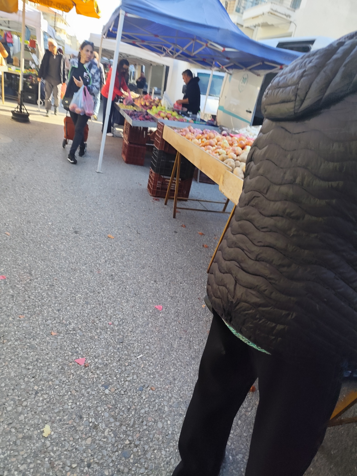 Ακρίβεια και άδεια καλάθια στη λαϊκή της Περαίας