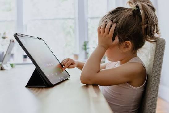 Τέλος στα social media για παιδιά κάτω των 15 ετών